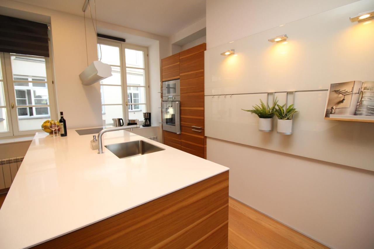 Tallinn City Apartments Old Town Square Ngoại thất bức ảnh